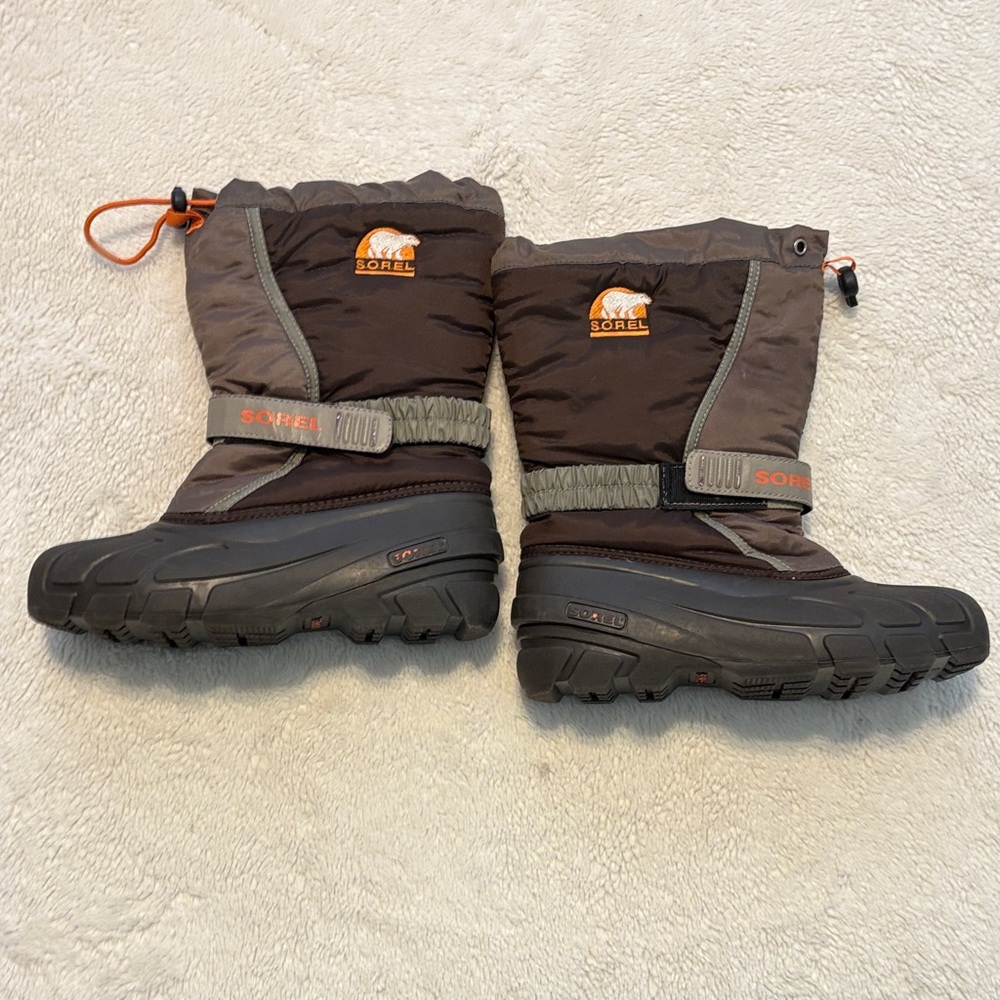 Sorel Women’s size 6 Lined Snow/All Weather Boots in very good condition!